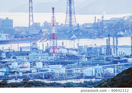 Mizushima Complex and tankers moored at the port 90642112