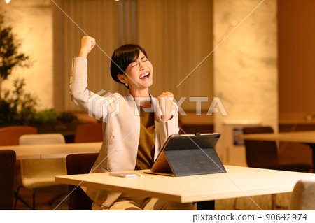 a working woman                          90642974
