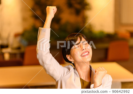 a working woman                          90642992