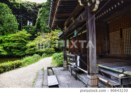 Joruriji Temple _ main hall and pond 90643230