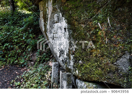 尾巴的石佛 90643956