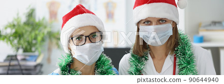 Medical workers meet new year in hospital with decoration 90644940