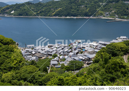 從歷史悠久的山丘公園看到的御手洗街道 90646023