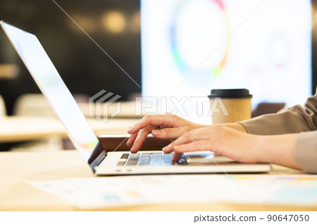 Business women office laptop at hand 90647050