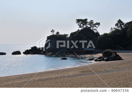 View of Ryuogu (Kaitsumi Shrine) at Shimoryuzu Cape, Katsurahama, Kochi City, Kochi Prefecture View of Ryuogu (Kaitsumi Shrine) at Shimoryuzu Cape, Katsurahama, Kochi City, Kochi Prefecture 90647356