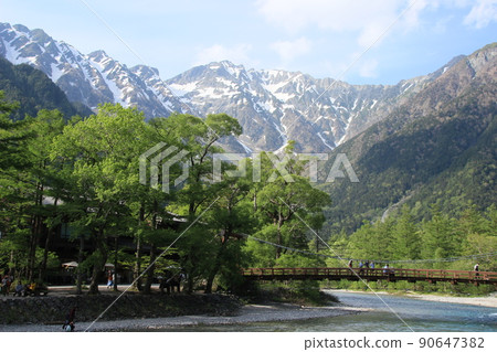 上高地 春天風景 信州風景 雪山 上高地 春天風景 信州風景 雪山 90647382