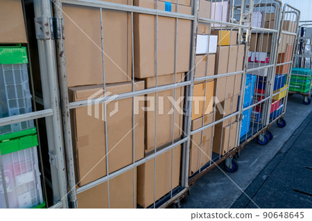 luggage, cardboard, cart 90648645
