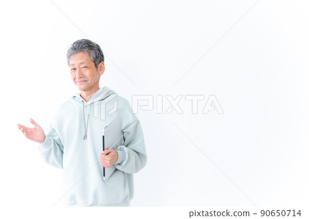 Elderly man with a laptop Elderly man with a laptop 90650714