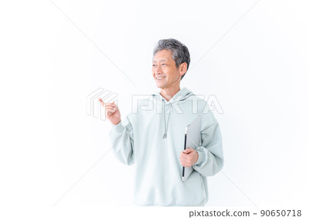 Elderly man with a laptop Elderly man with a laptop 90650718