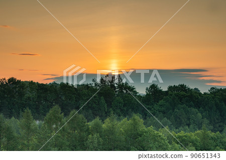 [北海道美瑛町]太陽柱 90651343