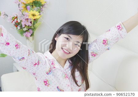睡衣女孩早上 90652170