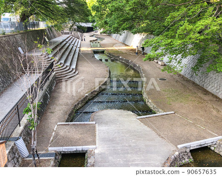 京都堀川沿岸擁有豐富自然的Modoribashi公園 京都堀川沿岸擁有豐富自然的Modoribashi公園 90657635