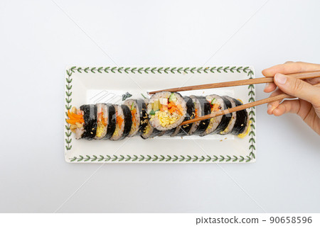 delicious looking kimbap 90658596