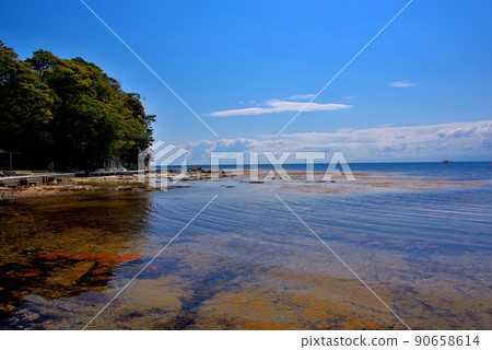 Noto / Tsukumo Bay / Noto Marine Fureai Center / View of the sea from the maintained Iso no Kansatsuro / Noto Town, Ishikawa Prefecture Noto / Tsukumo Bay / Noto Marine Fureai Center / View of the sea from the maintained Iso no Kansatsuro / Noto Town, Ishikawa Prefecture 90658614