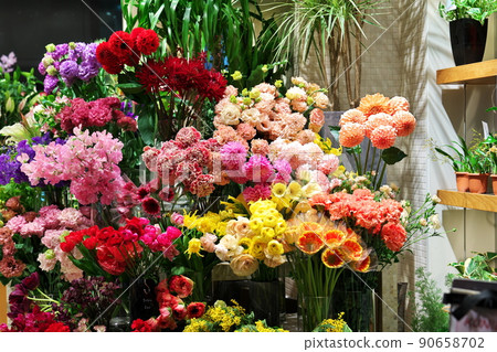 A small flower shop 90658702