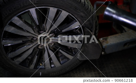 Repair service for wheel tire of car. Removing the tire from alloy disk outside with special machine in servise station 90661218