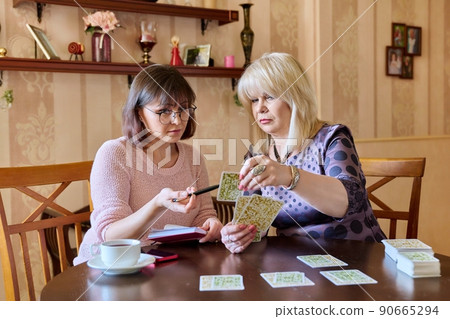 Session of mental therapy, mature female psychologist using metaphorical associative cards 90665294