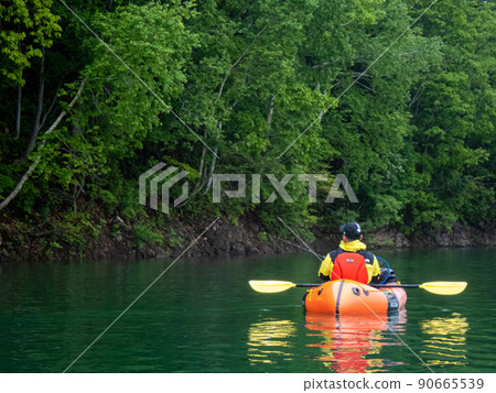 Proceed through the lake with Packraft 90665539