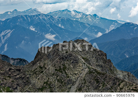 Kitahotakadake and Kashimayarigadake / Shiroumadake seen from Okuhotakadake Kitahotakadake and Kashimayarigadake / Shiroumadake seen from Okuhotakadake 90665976