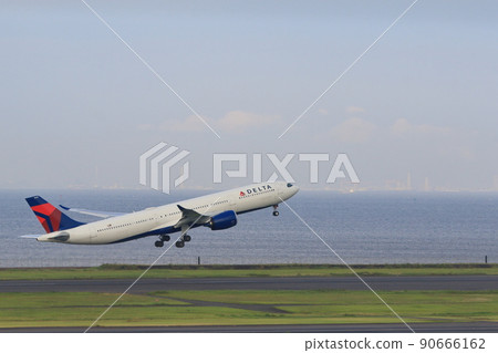 Passenger plane taking off; passenger plane rising Passenger plane taking off; passenger plane rising 90666162