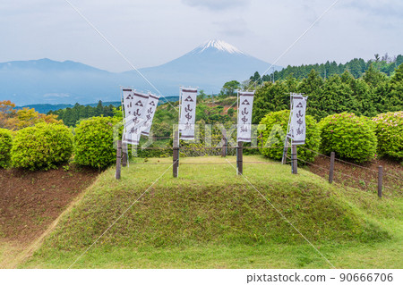 (Shizuoka Prefecture) Yamanaka Castle Ruins Park with beautiful fresh green Mt. Fuji behind (Shizuoka Prefecture) Yamanaka Castle Ruins Park with beautiful fresh green Mt. Fuji behind 90666706