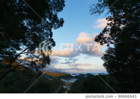 世界遺產熊野古道伊勢路“Hajikami Pass”的夜景 世界遺產熊野古道伊勢路“Hajikami Pass”的夜景 90666843