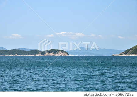 從友島汽船遠眺友島[虎島]（左）和城之島（右）[和歌山縣和歌山市] 90667252