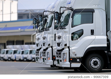 排隊的卡車圖像 90667309