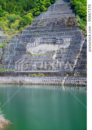 Slope Arima Dam Naguri Lake Lakeside Spring Fresh green scenery Slope Arima Dam Naguri Lake Lakeside Spring Fresh green scenery 90667376