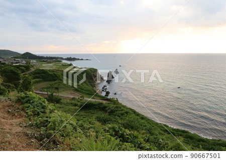 Landscape of the countryside of Japan: Landscape of Byobuiwa on the coast along the Sea of Japan in Kyotango City, Kyoto Prefecture 90667501
