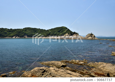 View of Okinoshima from Torashima [Wakayama City, Wakayama Prefecture] 90667737