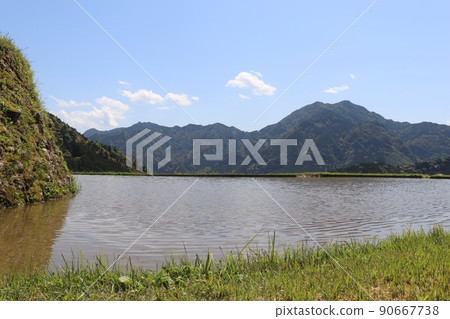 Maruyama Chihada's large rice terraces and mountains in the blue sky Maruyama Chihada's large rice terraces and mountains in the blue sky 90667738