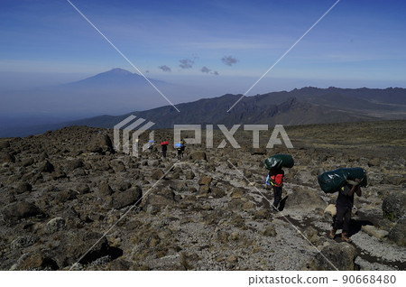 乞力馬扎羅山登山,從西拉洞到巴蘭科露營地的登山風景(Machame路線) 乞力馬扎羅山登山,從西拉洞到巴蘭科露營地的登山風景(Machame路線) 90668480