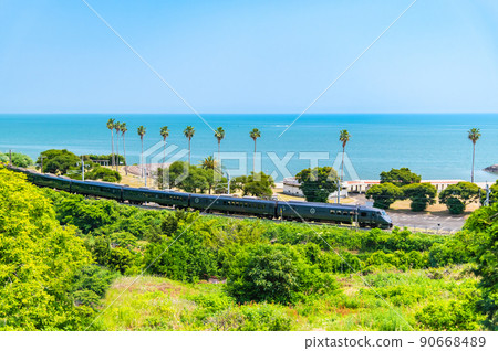 Nagasaki Main Line (Hizen-Oura-Tara) -Limited express, black Kamome running against the backdrop of the Ariake Sea- 90668489