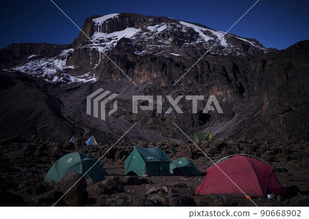 攀登乞力馬扎羅山,月光巴蘭科牆(Machame Route) 攀登乞力馬扎羅山,月光巴蘭科牆(Machame Route) 90668902