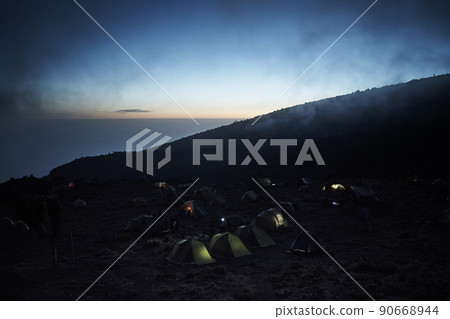 Climbing Kilimanjaro, dusk at Baranco campsite (Machame route) 90668944