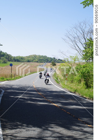 A view of the road that crosses the Mt. Sanbe steppe 90669016