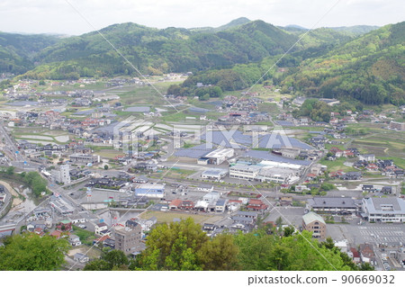 從古條山看世羅鎮的春天鄉村 從古條山看世羅鎮的春天鄉村 90669032
