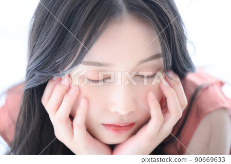 Woman closes her eyes up Woman closes her eyes up 90669633