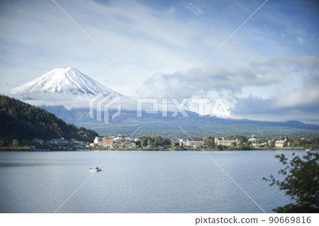 Lake Kawaguchiko where you can see Mt. Fuji in Yamanashi Prefecture Lake Kawaguchiko where you can see Mt. Fuji in Yamanashi Prefecture 90669816