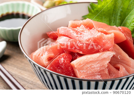 Cut-off bowl of tuna 90670120