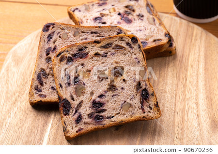 Bread of fruits and nuts 90670236