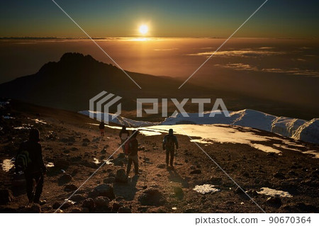 乞力馬扎羅山步道，從山頂到斯特拉角的山路（Machame路線） 90670364