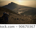 攀登乞力馬扎羅山，從 Stella Point 下降到 Baraf（Machame 路線） 90670367