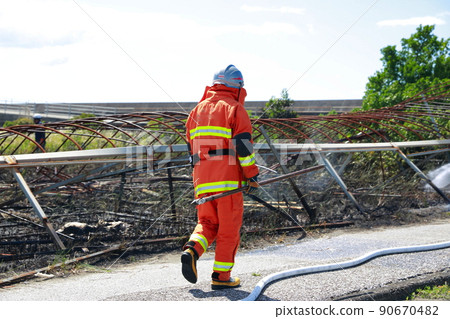 溫室裡的火 90670482