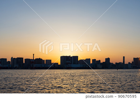 從東京台場看東京灣的日落 從東京台場看東京灣的日落 90670595