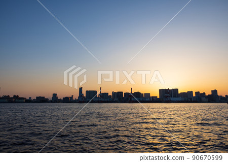 從東京台場看東京灣的日落 從東京台場看東京灣的日落 90670599