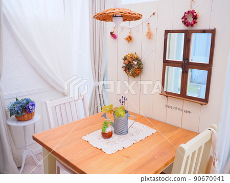 自然的室內可愛的用餐風景 自然的室內可愛的用餐風景 90670941