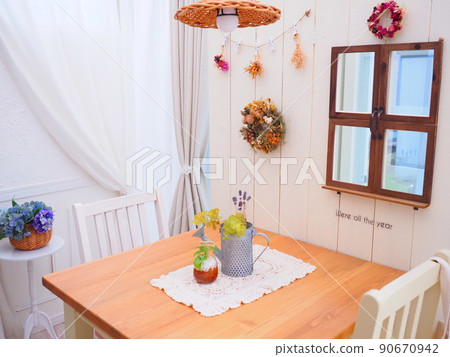 自然的室內可愛的用餐風景 自然的室內可愛的用餐風景 90670942