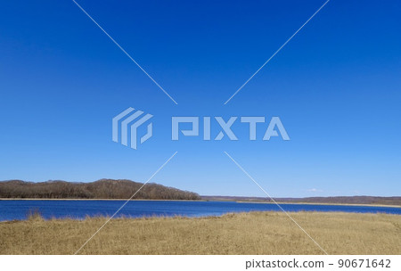 Scenery where you can see Shirarutoro swamp from Route 391, Hokkaido Shibecha Town, Eastern Hokkaido 90671642